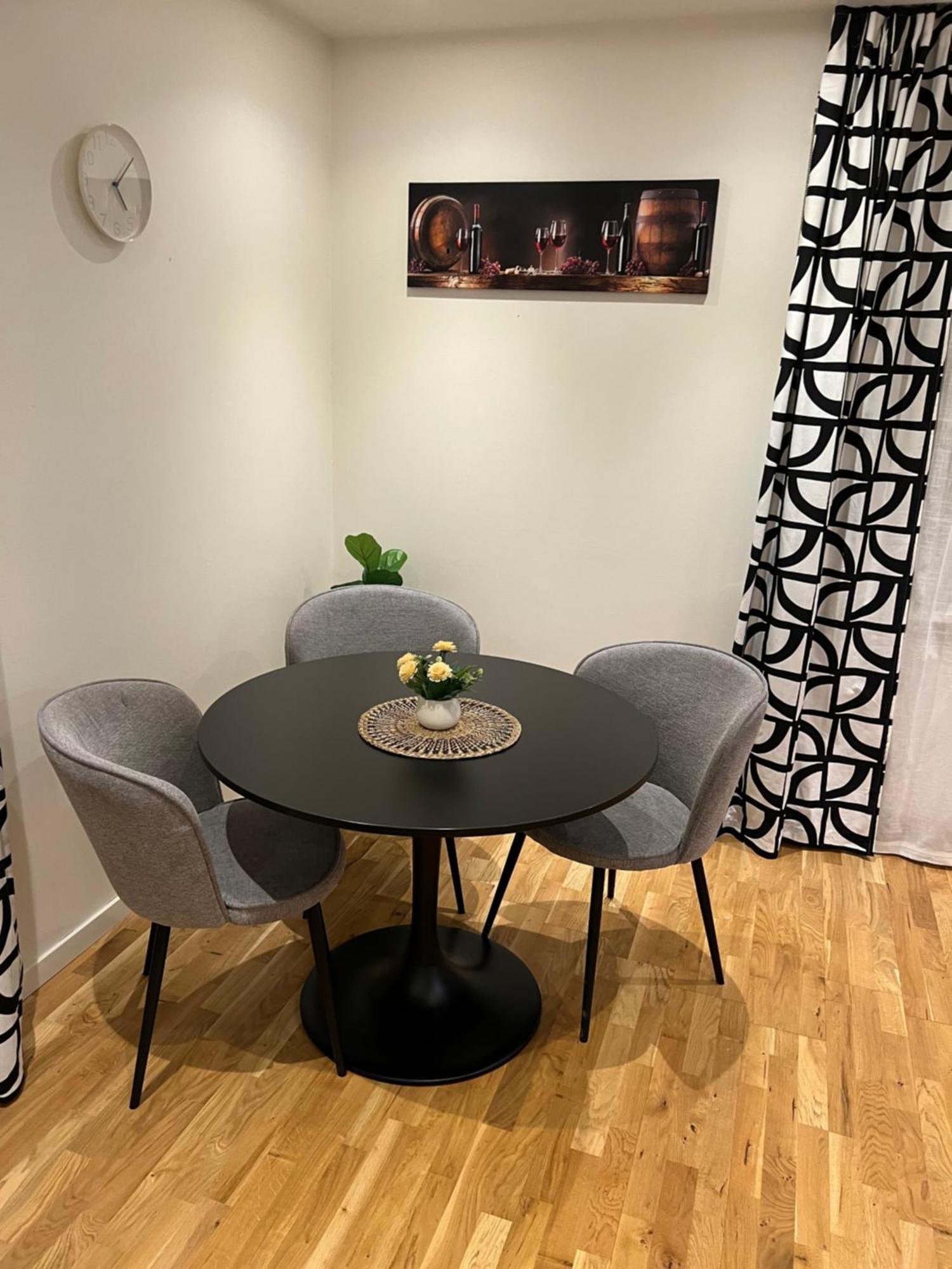 Noah Longstay Apartment Västerås Buitenkant foto