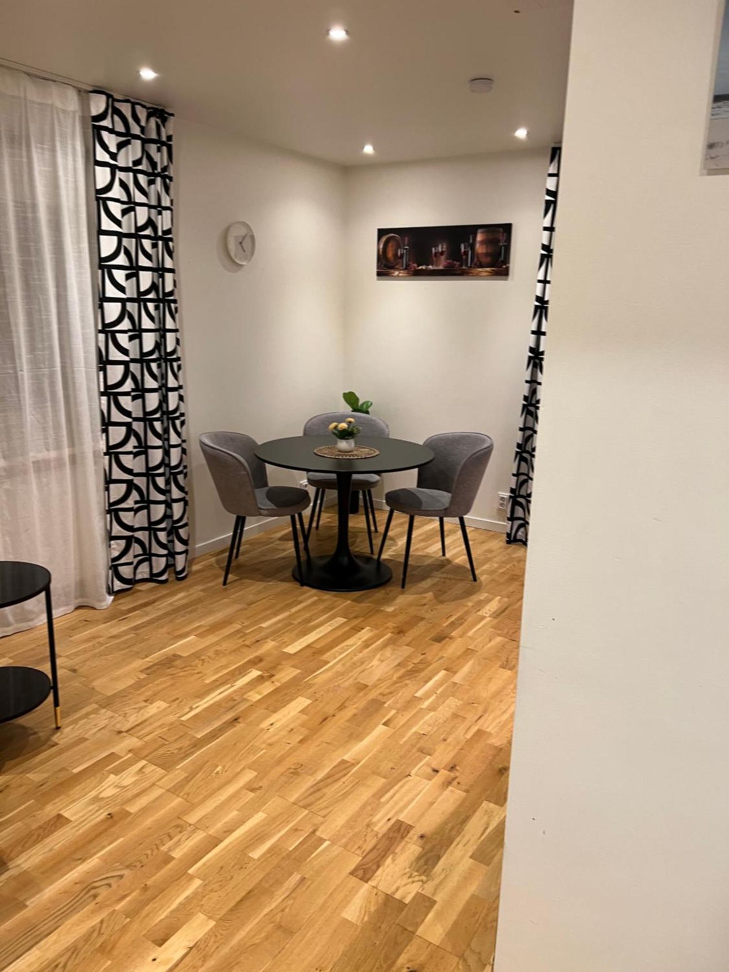 Noah Longstay Apartment Västerås Buitenkant foto